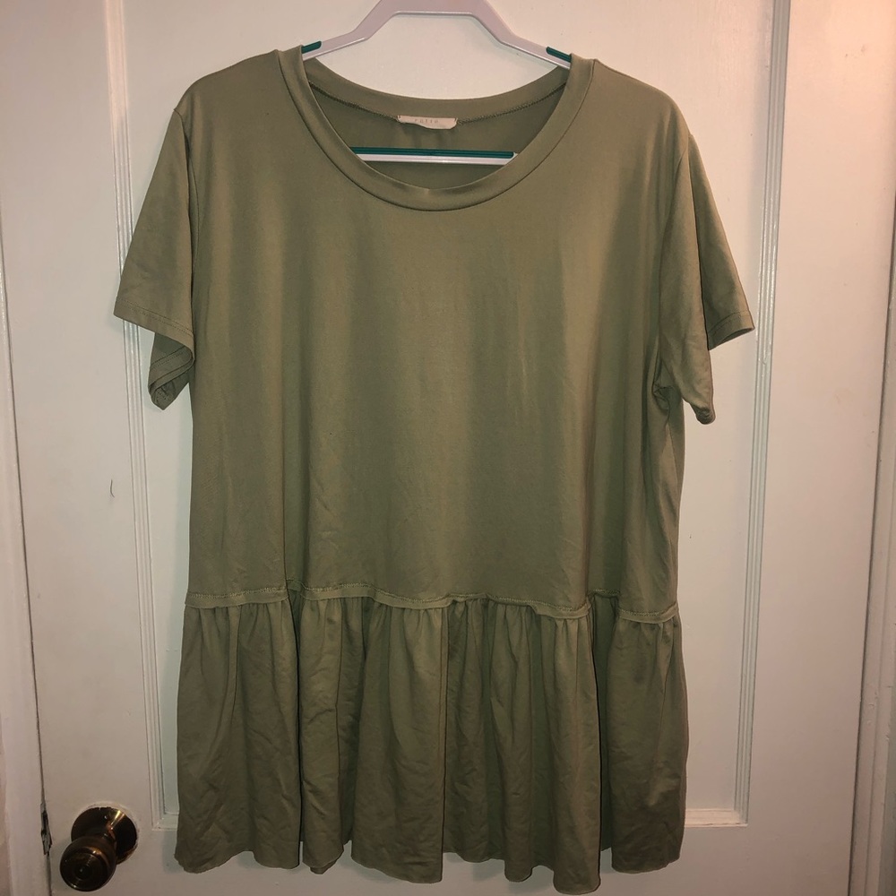 Green short sleeve top